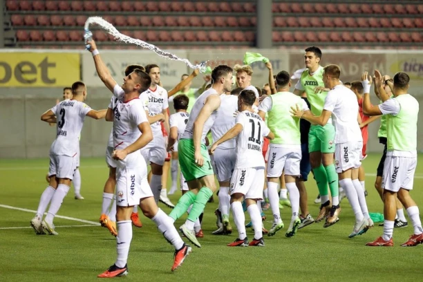 LOM U SVLAČIONICI VOŽDOVCA: Procurio snimak slavlja posle rušenja Zvezde! "Zmajevi" skakali uz stari MEGAHIT (VIDEO)