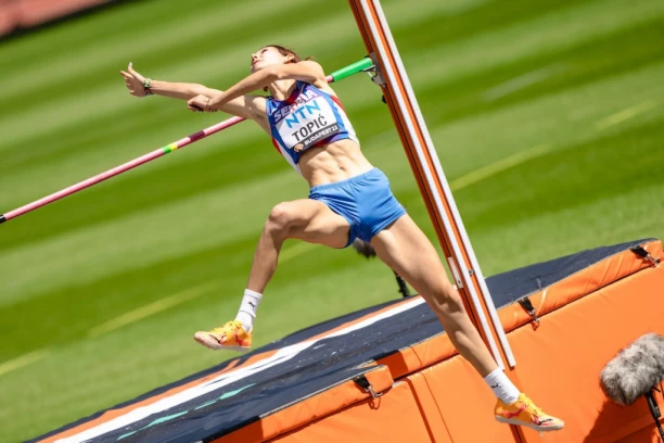 OGLASILA SE PRED VELIKO FINALE: Angelina Topić poslala MOĆNU PORUKU!