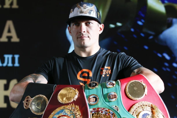 BOKS IMA KRALJA: Ukrajinac je PRVAK SVETA u "NAMEŠTENOJ" borbi!