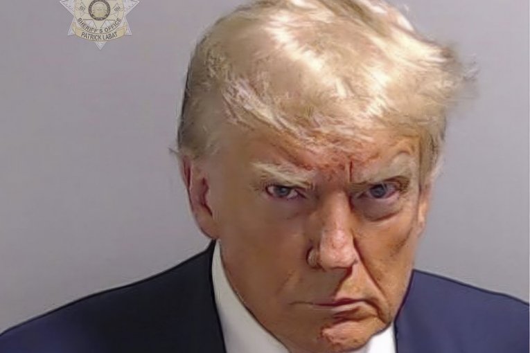 NAKUPIO PARA ZA KAMPANJU: Od kad se predao, Tramp zaradio 7,1 milion dolara, slika njegovog ljutitog lica UŠLA U ISTORIJU