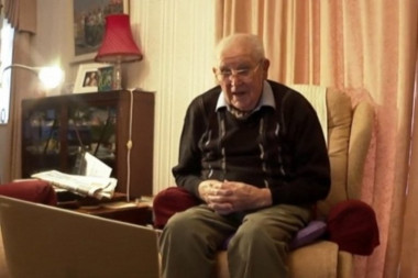 NJIHOVA LJUBAV BILA JE JAČA I OD RATA: Dopisuju se 84 godine, a priča dvoje stogodišnjaka rasplakaće i najtvrđa srca! (FOTO+VIDEO)