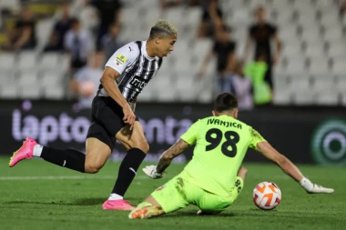 MIRIS SAMBE I BONITO KAFE U HUMSKOJ! Saldanja POSEKAO Javor i od njega napravio sirup za američke palačinke (VIDEO)