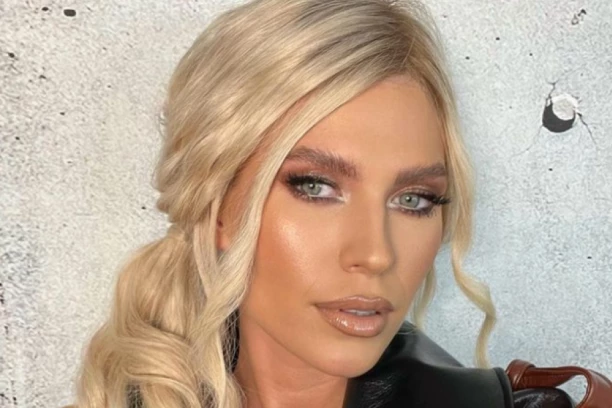 ZBOG OVOG DETALJA NIKO NE MOŽE DA PRESTANE DA GLEDA U NOGE SAŠKE ĐOKOVIĆ: Žene će se IZBEZUMITI, bez ovoga leto ne može da prođe! (FOTO)