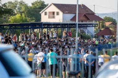 ZA KLUPSKE ANALE: Stadion je bio mali da primi sve one koji su želeli da prisustvuju stvaranju istorije! (FOTO GALERIJA, VIDEO)