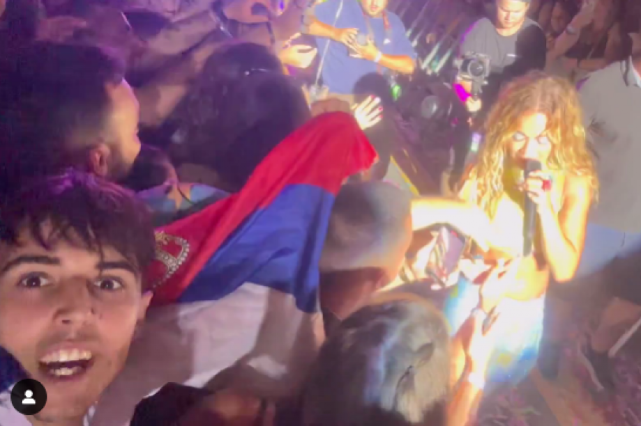 Rita Ora srpska zastava