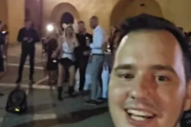 SIN ĐORĐA BALAŠEVIĆA PRVI DOPLIVAO ZA ČASNI KRST! Aplaudira Novi Sad, na obali ga sačekalo VELIKO IZNENAĐENJE! (VIDEO)