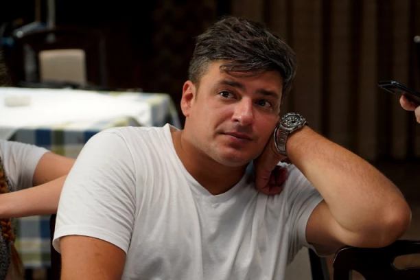 "NEMAŠTINA MI JE BILA VELIKA ŽIVOTNA ŠKOLA": Andrija Kuzmanović progovorio o NAJTEŽEM periodu!