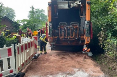 ĐUBRETARA "USISAO" KOLEGA! Radnik gradske čistoće POBELEO kad je shvatio gde je Florijan završio!