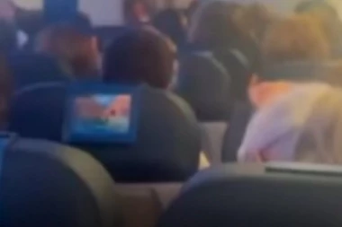 GOTOVI SMO, NEĆEMO SE IZVUĆI! Putnici vrištali i povraćali na letu za Majorku! Ovakav kraj drame NIKO NIJE OČEKIVAO