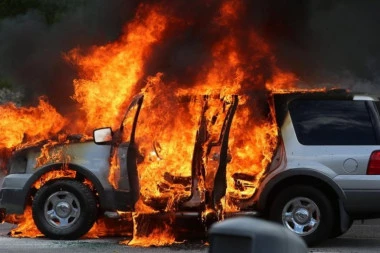 HAPŠENJE U KRAGUJEVCU: Sugrađaninu zapalio automobil!