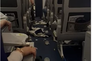 JEDANAESTORO ZAVRŠILO U BOLNICI! Jaka turbulencija izazvala haos na letu za Atlantu!