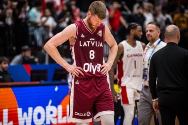 DAVIS BERTANS NEUTEŠAN POSLE PORAZA OD SRBIJE: Za sve su mu krive sudije, GRMEO JE na konferenciji!