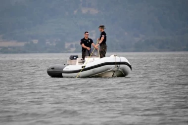 HOROR KOD BOGOJEVA! Beživotno telo pluta u jezeru!