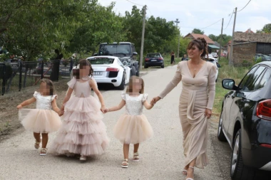 EMOTIVNO! Darkova majka Branka stigla sa UNUKAMA na venčanje svog sina, pa OKITILA SVATOVE sa malom Lorenom! (VIDEO)