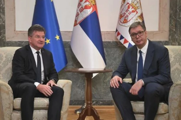 PRED PREDSEDNIKOM SRBIJE NIZ SASTANAKA! VUČIĆ DANAS SA LAJČAKOM O SITUACIJI NA KiM: Razgovor na marginama svetskog skupa u Davosu