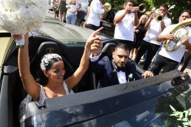 MLADENCI U PAPRENO SKUPOM LAMBU! Darko Lazić provozao NEVESTU u besnoj mašini! (VIDEO)