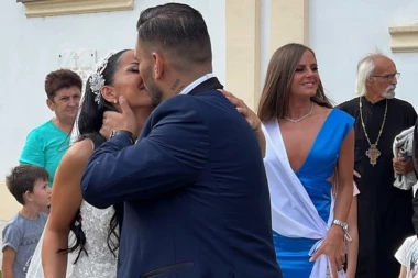 LAZIĆ NAJZAD REKAO SUDBONOSNO "DA": Folker se zakleo na večnu ljubav Katarini, evo kako izgleda PRVI POLJUBAC! (VIDEO)