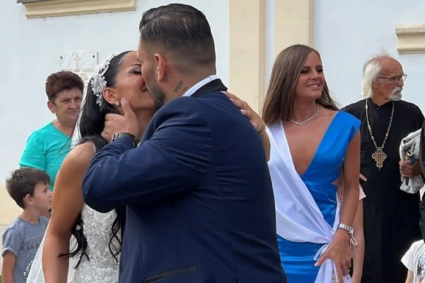 LAZIĆ NAJZAD REKAO SUDBONOSNO "DA": Folker se zakleo na večnu ljubav Katarini, evo kako izgleda PRVI POLJUBAC! (VIDEO)