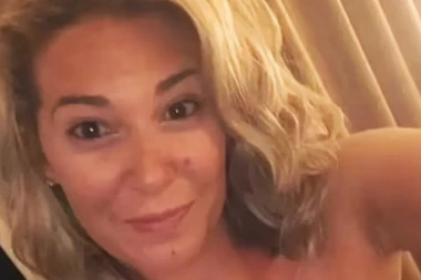 KOMŠINICA SILOVALA BLIZANCE (15) I PLANIRALA BEG S NJIMA: Uhapšena je u TOPLESU, dok je jedan od dečaka radio OVO U SOBI!