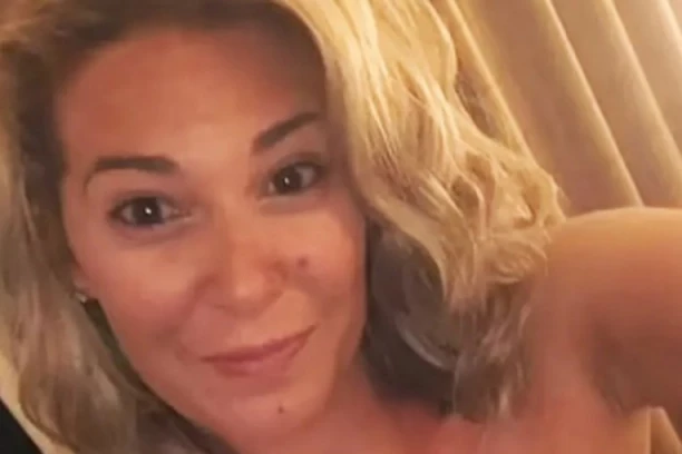 KOMŠINICA SILOVALA BLIZANCE (15) I PLANIRALA BEG S NJIMA: Uhapšena je u TOPLESU, dok je jedan od dečaka radio OVO U SOBI!