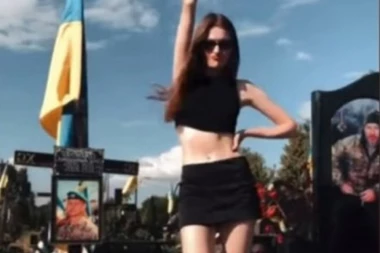 SNIMILE KAKO TVERKUJU NA OČEVOM GROBU, PRETI IM PET GODINA ROBIJE Sestre iz Ukrajine sad mole za oproštaj: "Mislile smo da bi se tata smejao"(VIDEO) (VIDEO)