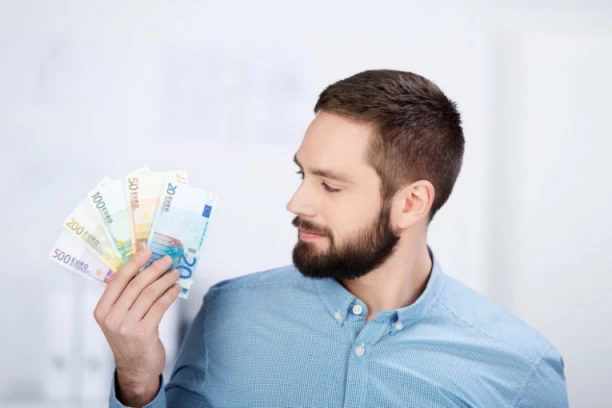 GRAĐANI, VELIKA ŠANSA! Država daje 20.000 evra  - morate da ispunite ove uslove!