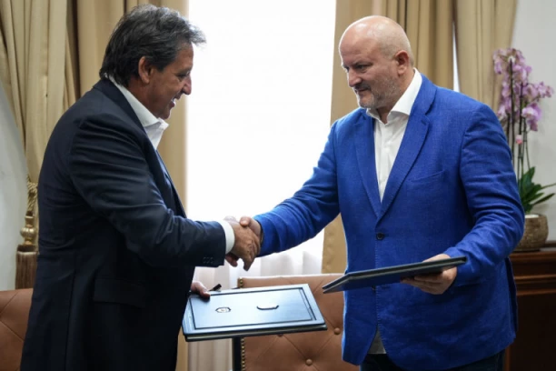 Bratislav Gašić potpisao sporazum sa sindikatima o Posebnom kolektivnom ugovoru