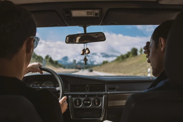 DA LI UTIŠAVATE RADIO KADA PARKIRATE AUTO? Niste jedini! TAJNI ZNAK u telu šalje nam tada ovu poruku