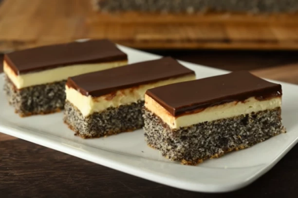 OVAJ RECEPT ZA ŠTANGLICE JE IZ 1856. GODINE: Ljudi ga OBOŽAVAJU, a preko krckave korice od MAKA ide kremasti fil