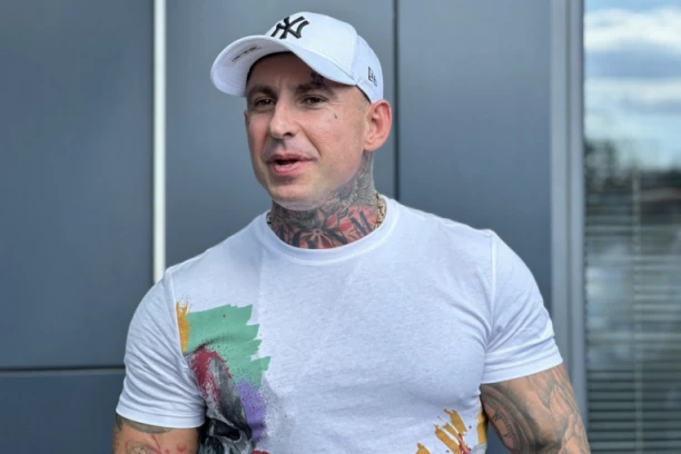 VELIKA TRAGEDIJA UČESNIKA "ELITE" SLOMILA NA KOMADE: Osvanula fotografija opasnog zadrugara koja kida dušu! (FOTO)