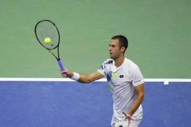 ISTORIJSKI TRENUTAK: Srbin savladao domaćeg tenisera i plasirao se u narednu rundu Mastersa u Parizu!