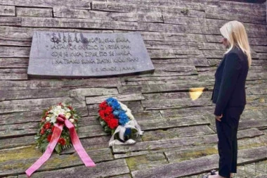 "DA OPROSTIMO MORAMO, DA ZABORAVIMO NE SMEMO": Ministarka pravde odala počast žrtvama u Jasenovcu (FOTO)