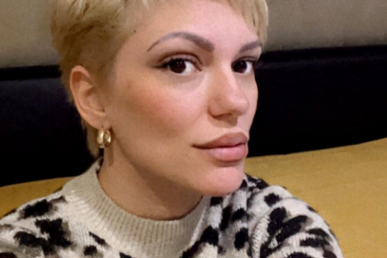 Lidija sa kratkom kosom