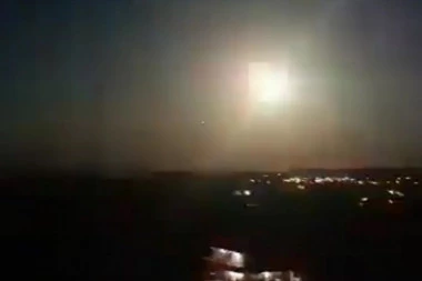 U TURSKOJ PAO METEOR?! NEBO ZASIJALO! Neidentifikovani objekat zasijao i sagoreo iznad Anadolije - GRAĐANI PANIČNO SNIMALI! (VIDEO)