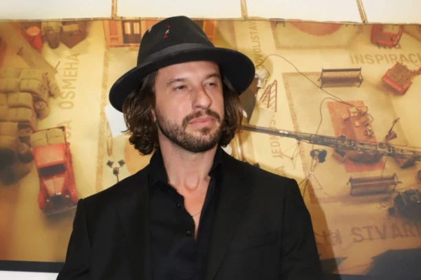 "SAMA SAM U OVOME" Potresna ispovest supruge takmičara "Elite" - ovo je kompletna istina o BORBI SA AUTIZMOM koji imaju njihovi blizanci! (VIDEO)