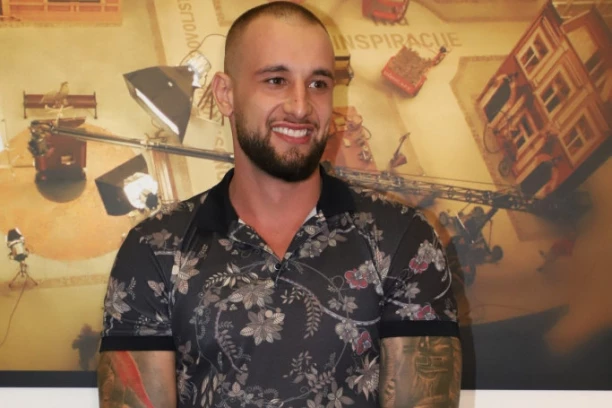 OTKRIVENO ŠTA SE DEŠAVA SA BUKILIĆEM NAKON DISKVALIFIKACIJE: Promena je očigledna! (FOTO)