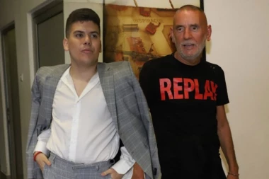 MIĆA KLJUČA ZBOG GEJ AFERE: Pljuštale psovke ispred STUDIJA, beži glavom bez obzira od mladog Uroša! (VIDEO)