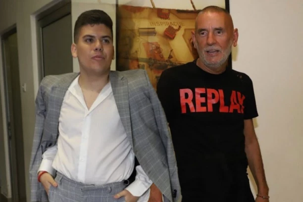 MIĆA KLJUČA ZBOG GEJ AFERE: Pljuštale psovke ispred STUDIJA, beži glavom bez obzira od mladog Uroša! (VIDEO)