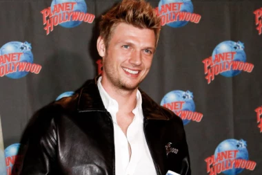 SLAVNI PEVAČ SILOVAO DEVOJČICU NA JAHTI?! Isplivali jezivi detalji zlostavljanja, na mestu zločina bilo još najmanje trojica muškaraca!