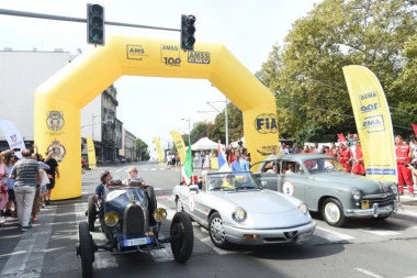 PRETEČA FORMULE 1 NA KALEMEGDANU: Ista trasa, ista vozila - počeo rimеjk trkе Velike nagrade Beograda iz 1939. godine