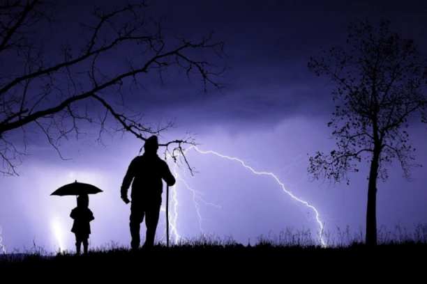 IZDATO HITNO UPOZORENJE, UPALJEN CRVENI ALARM: Grčka na udaru OLUJNOG NEVREMENA, civilna zaštita U PRIPRAVNOSTI!