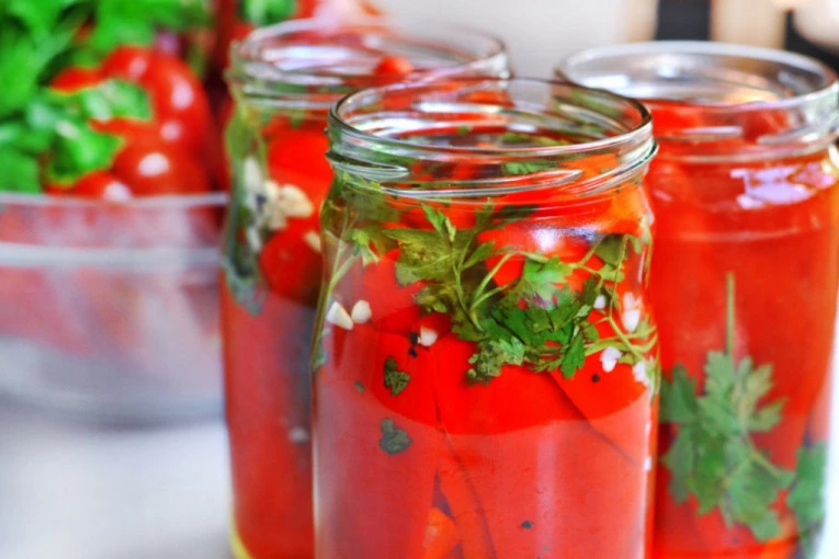 POPULARNA TURŠIJA SA JUGA SRBIJE: Peglana paprika najtraženiji recept za zimnicu bez konzervansa i vinobrana