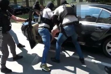FILMSKA AKCIJA SRPSKE POLICIJE! Pali Crnogorci u Smederevu, uhapšen i muškarac sa POTERNICE - KONAČNO DOLIJALI (FOTO/VIDEO)