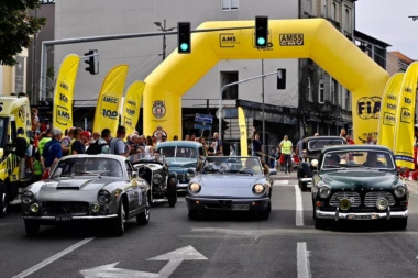 Održana revijalna auto-moto trka "Beogradski Grand Pri 2023 – kružna trka oko Kalemegdana" (FOTO)