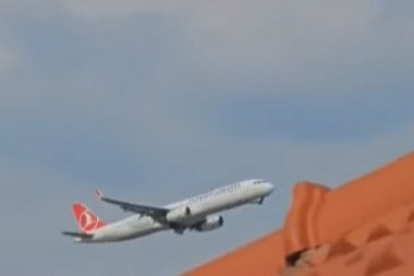 DRAMA NA NEBU IZNAD BEOGRADA! Avion iz Istanbula JEDVA PRINUDNO SLETEO na beogradski aerodrom! Prvi pokušaj bio neuspešan! (VIDEO)