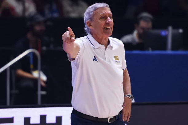 JEDE SE S PRSTI: Legendarne reči Svetislava Pešića!