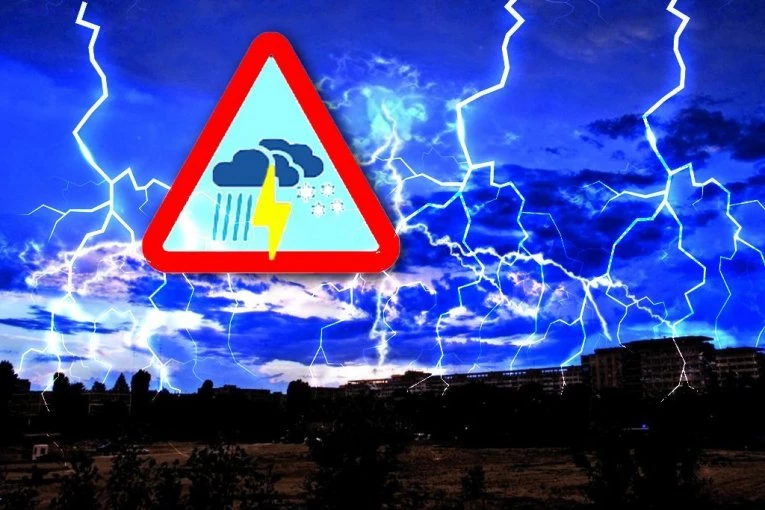 PRIBLIŽAVA SE OLUJA: Pljuskovi sa grmljavinom i oluje tutnje ovim predelima Srbije, a do kraja dana stižu i u prestonicu!