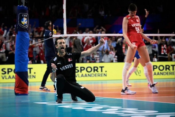 "ŠMEKER" NA BATERIJE: SRAM VAS bilo "GOSPODINE" Santareli!