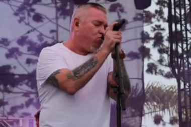 POZNATI PEVAČ U KRITIČNOM STANJU, PROGNOZIRAJU MU JOŠ NEDELJU DANA ŽIVOTA: Zbog alkohola mu otkazuje jetra!