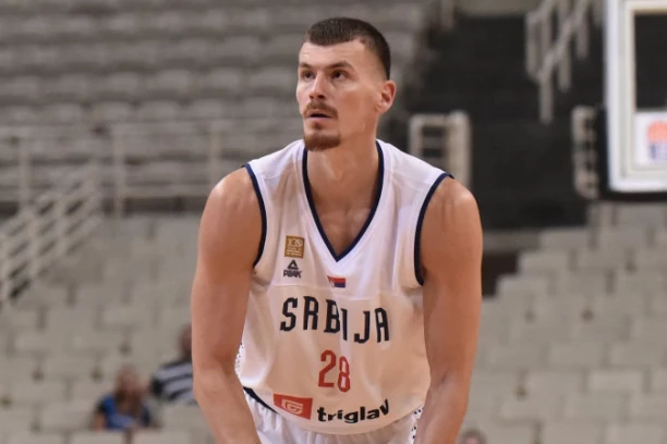 ZA OVU DRŽAVU SU MNOGI DAVALI KOLENA I LEĐA! Bivši reprezentativac poslao MOĆNU poruku podrške Simaniću! Podržao ga i ljubimac GROBARA! (FOTO)